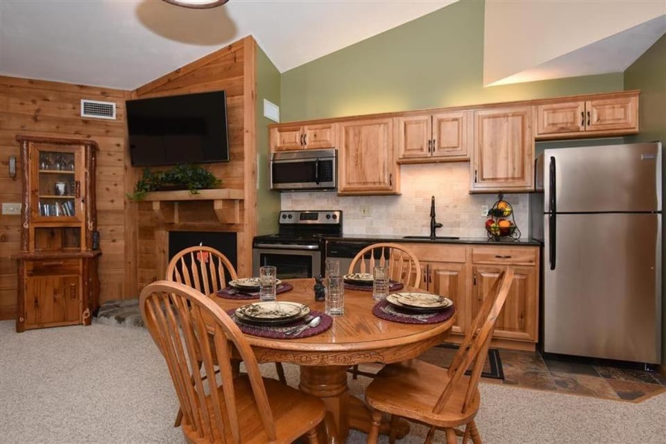 Seven Springs 1 Bedroom Premium Condo, Ski In Ski Out condo Apartment in Seven Springs