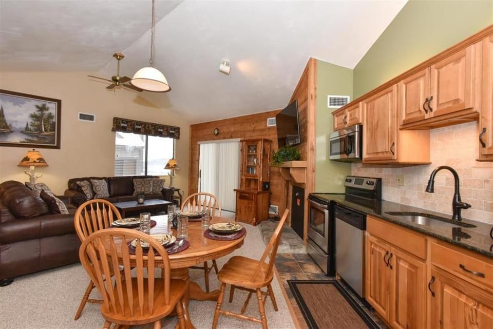 Seven Springs 1 Bedroom Premium Condo, Ski In Ski Out condo Apartment in Seven Springs