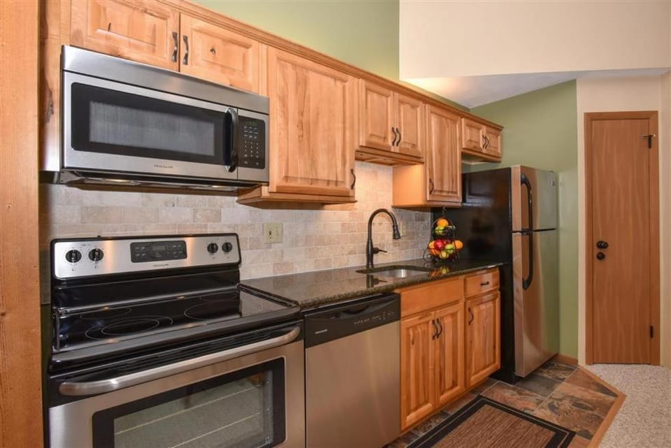 Seven Springs 1 Bedroom Premium Condo, Ski In Ski Out condo Apartment in Seven Springs