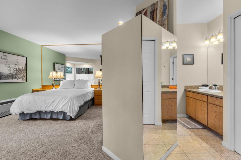 Mt Bachelor Condo King Suite House in Bend