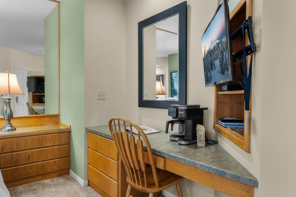 Mt Bachelor Condo King Suite House in Bend