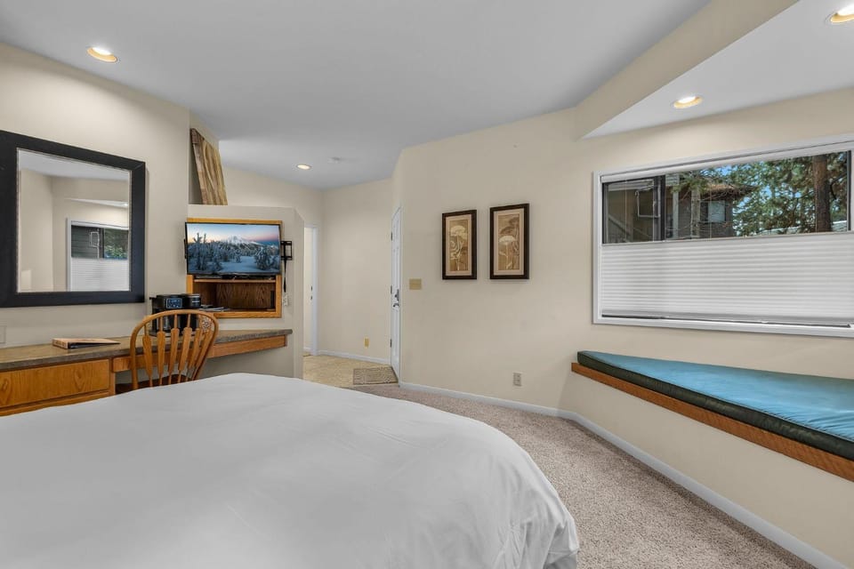 Mt Bachelor Condo King Suite House in Bend