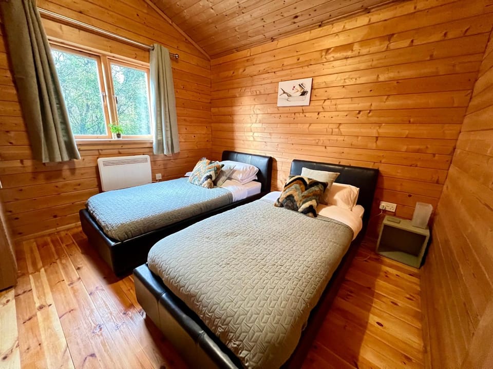 Lake Pochard, Oak Lodge Chalet in Cotswold District
