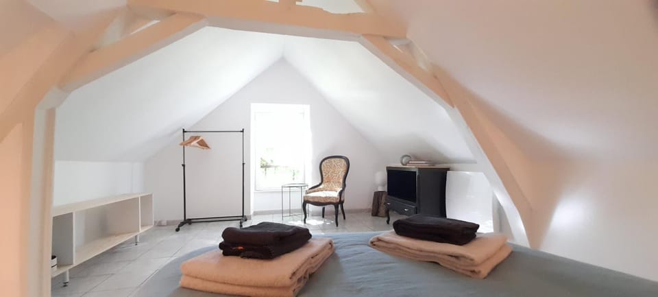 Photo of the whole room, Bedroom