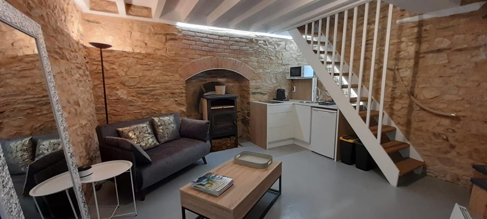Kitchen or kitchenette, Seating area, minibar