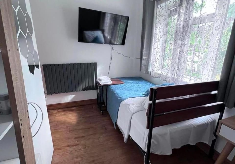 Number 25 Bed and Breakfast in Horley