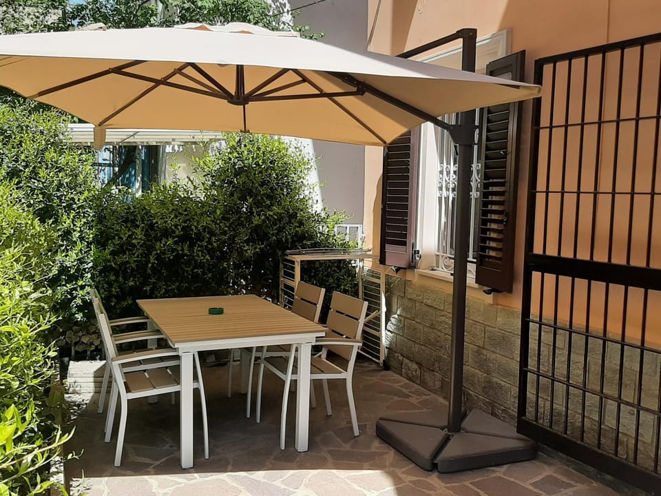Patio, Spring, Day, Garden, View (from property/room), Balcony/Terrace, Dining area, Garden view
