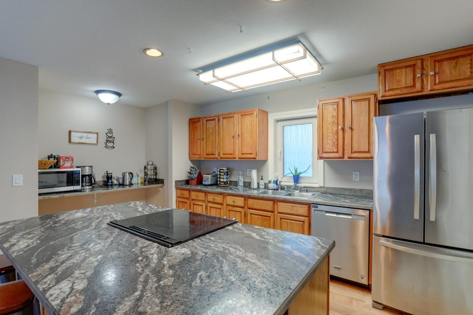 Lakefront Fairbanks Home w/ Private Beach! House in Fairbanks