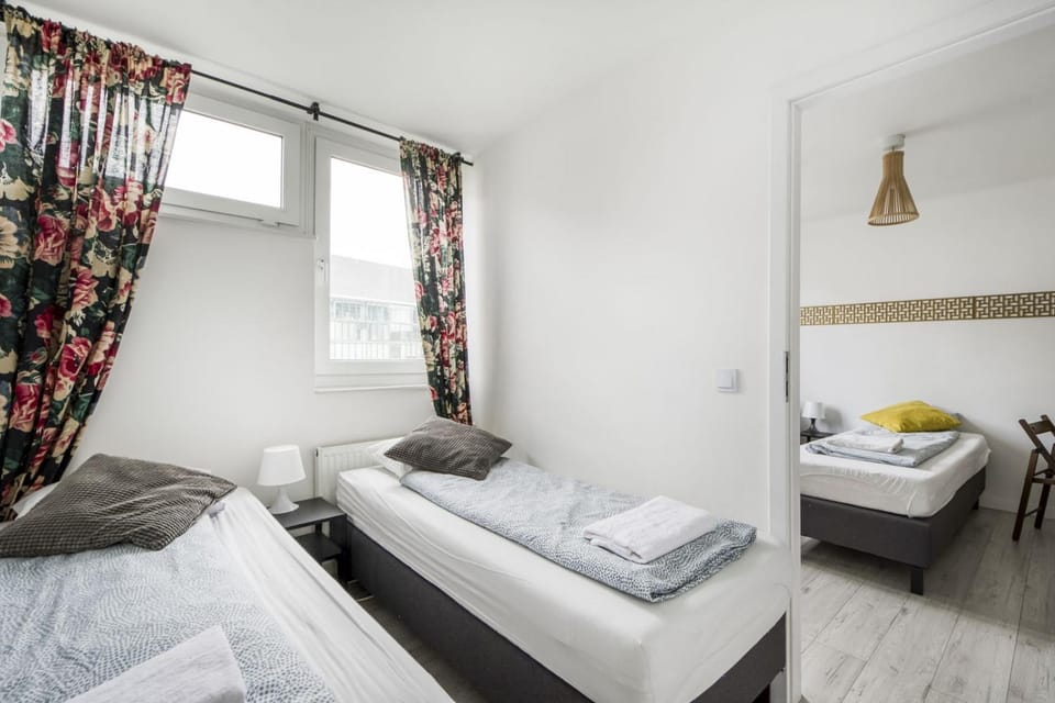 Bed, Bedroom, towels, towels