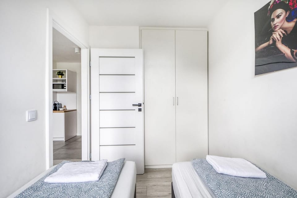 Bed, Bedroom, towels, towels, wardrobe