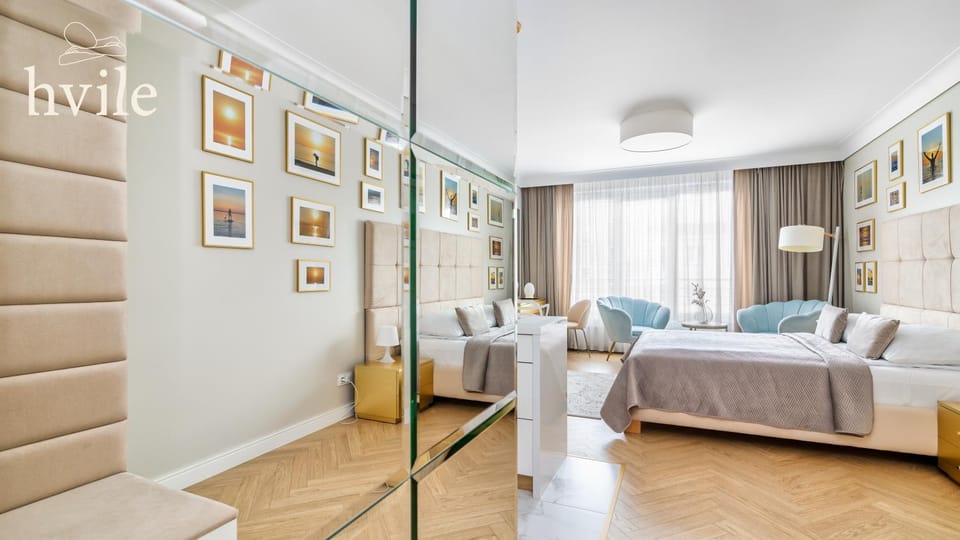 Bed, Living room, Photo of the whole room, Seating area, Bedroom
