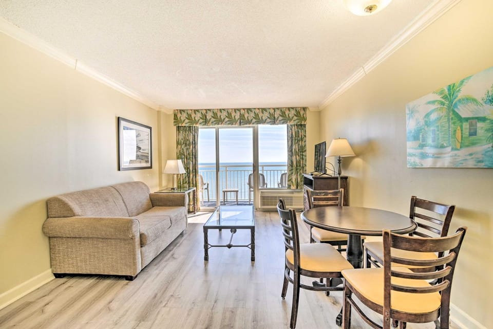 Oceanfront Myrtle Beach Condo w/ Balcony! House in Myrtle Beach