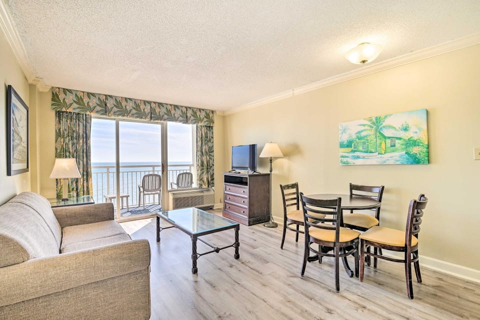 Oceanfront Myrtle Beach Condo w/ Balcony! House in Myrtle Beach