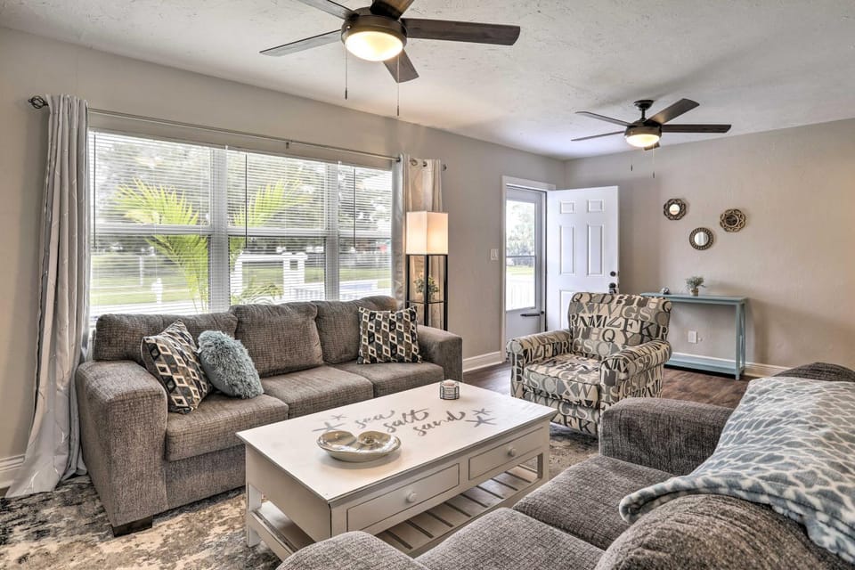 Pet-Friendly Gulfport Home < 2 Mi to Beach House in Gulfport