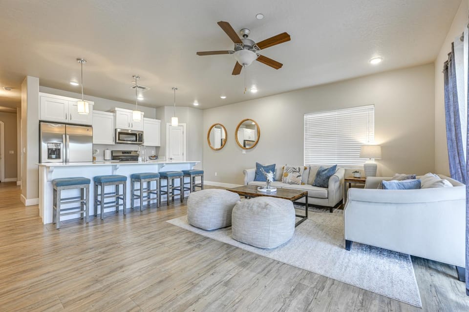 Resort Pool & Hot Tub: Modern Condo in St George! House in St George