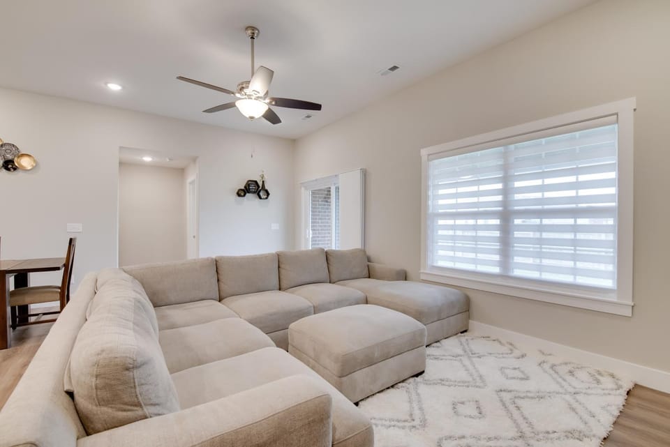 Family-Friendly Ozark Villa - Centrally Located House in Ozark