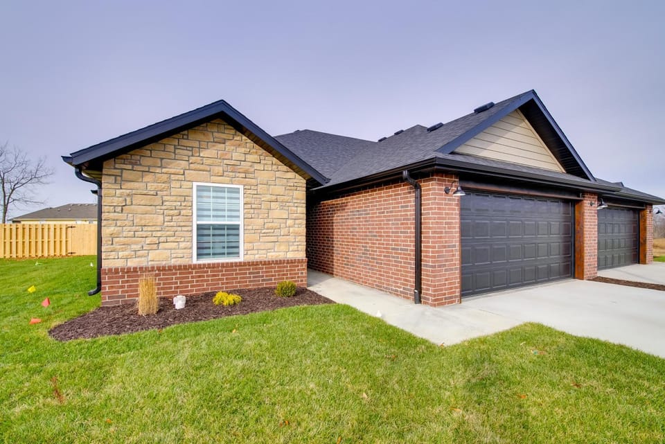 Family-Friendly Ozark Villa - Centrally Located House in Ozark