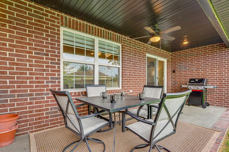 Family-Friendly Ozark Villa - Centrally Located House in Ozark