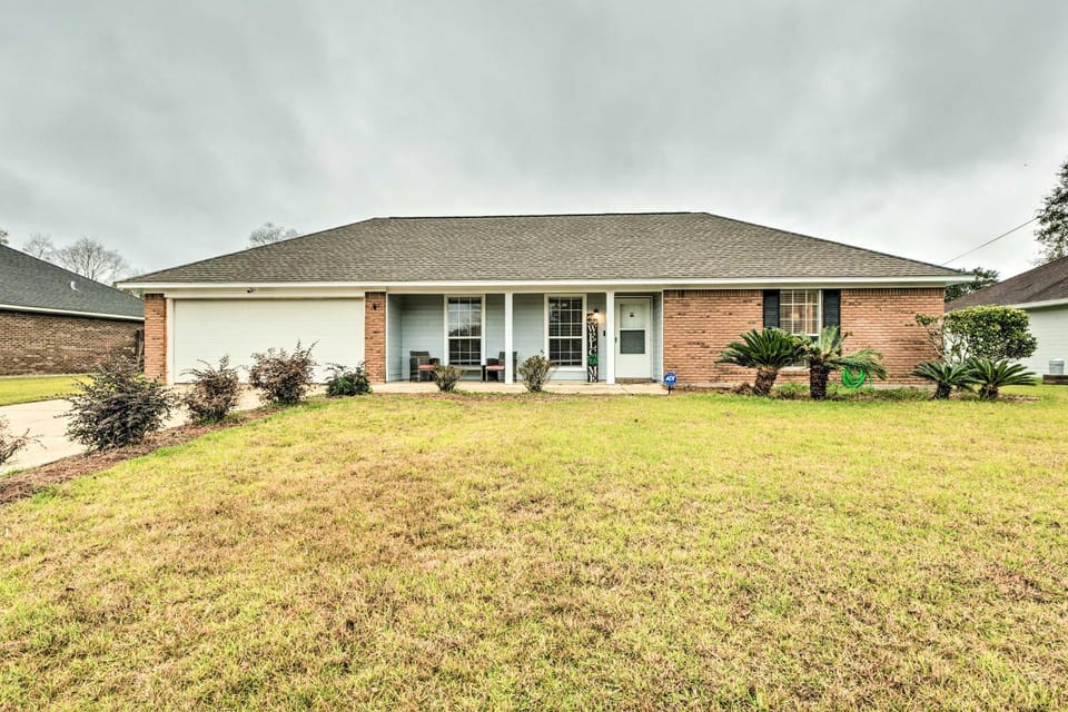 Ocean Springs Home w/ Sunroom ~ 5 Mi to Beach House in Harrison County