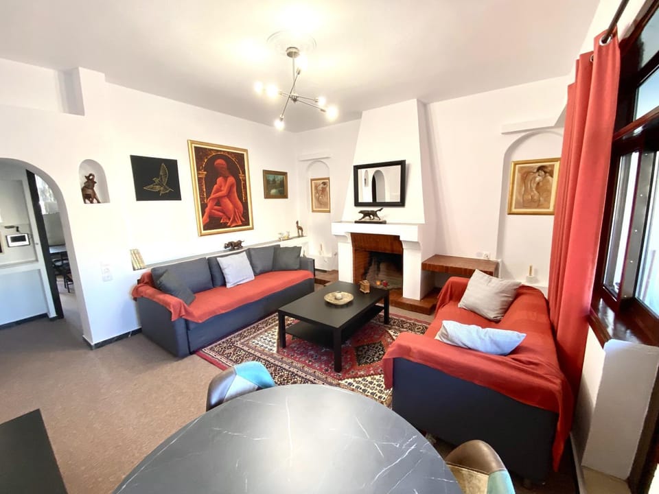 Living room, Seating area