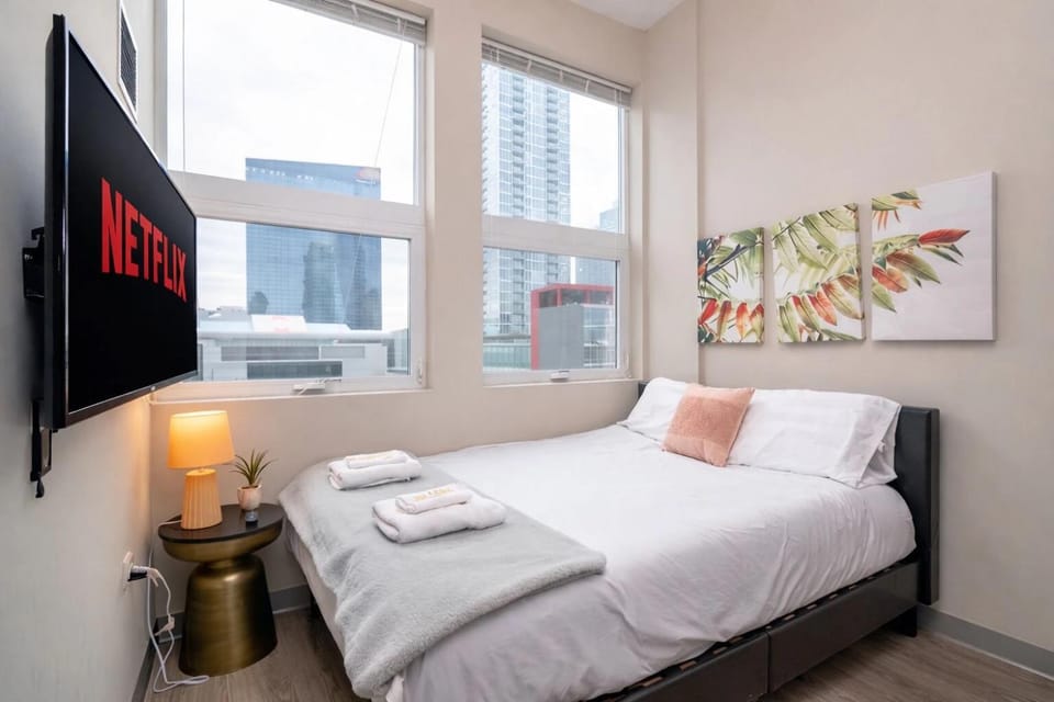 Modern 2BR in South Loop Near Soldier Field, Grant Park, Downtown, & Lakefront Trail Apartment in South Loop