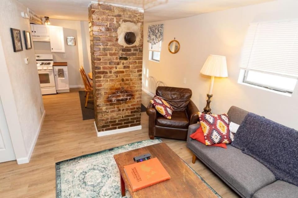Cozy & Comfy Cottage in the City - w parking House in Pittsburgh