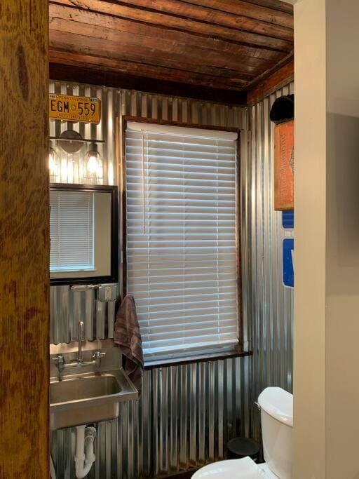 Refined Studio New Construction 1 Mile From Town Apartment in Pittsburgh