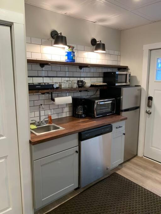 Refined Studio New Construction 1 Mile From Town Apartment in Pittsburgh