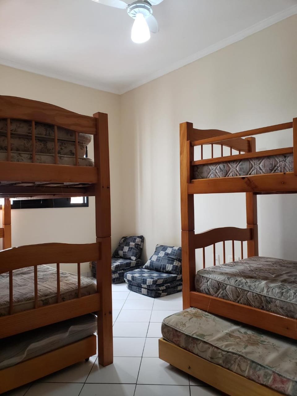 Bedroom, bunk bed