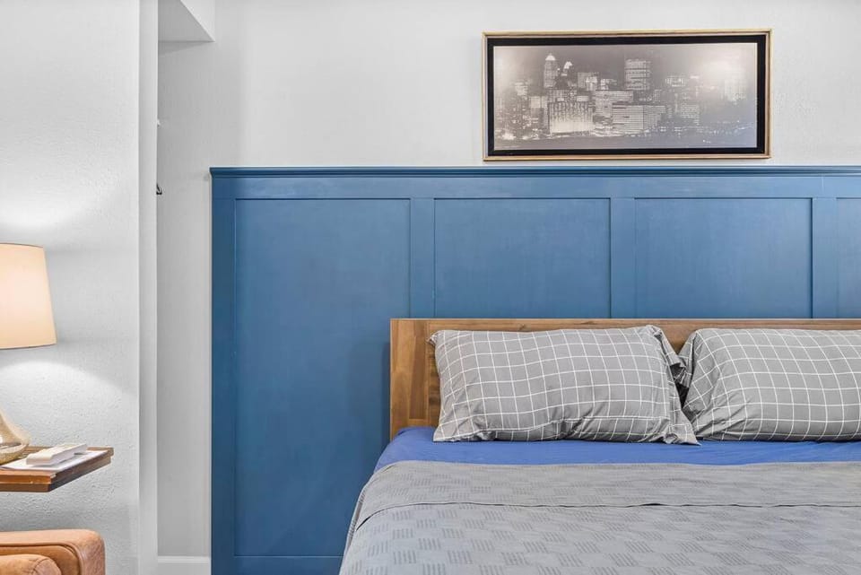 Trendy & Hip South Side Studio Walk to Downtown Apartment in Pittsburgh