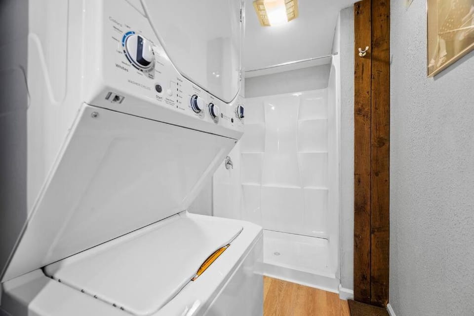Trendy & Hip South Side Studio Walk to Downtown Apartment in Pittsburgh