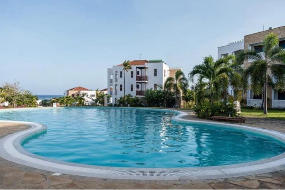 Property building, Day, Natural landscape, Pool view, Swimming pool