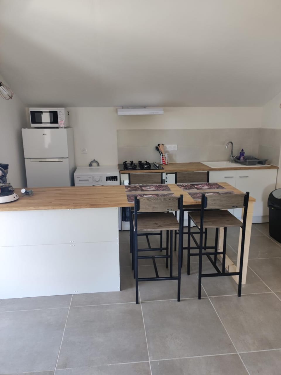 Kitchen or kitchenette, Dining area, minibar, pet friendly, stove, toaster