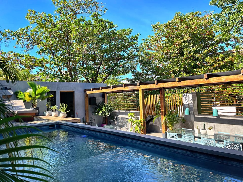 Property building, Day, Balcony/Terrace, Pool view, Swimming pool, sunbed