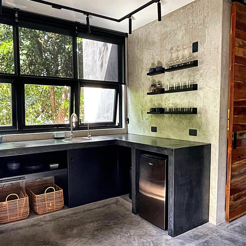 Kitchen or kitchenette, pet friendly, stove