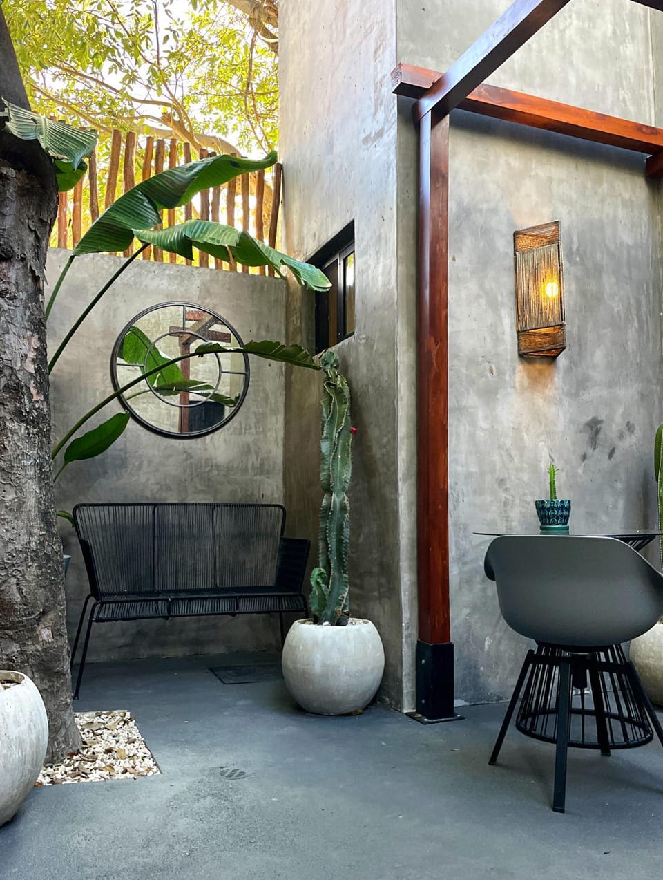 Property building, Patio, Balcony/Terrace