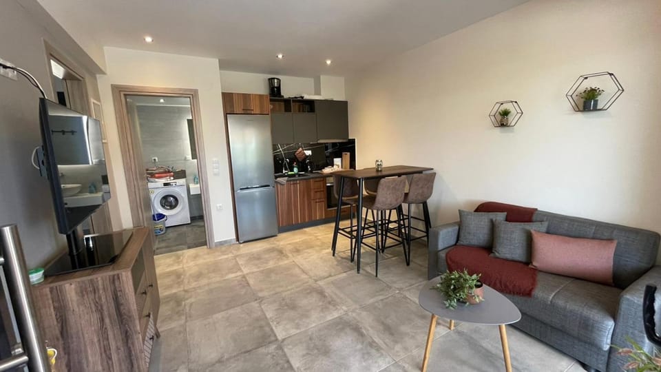 TV and multimedia, Coffee/tea facilities, Kitchen or kitchenette, Living room, Seating area, Dining area, pet friendly, stove