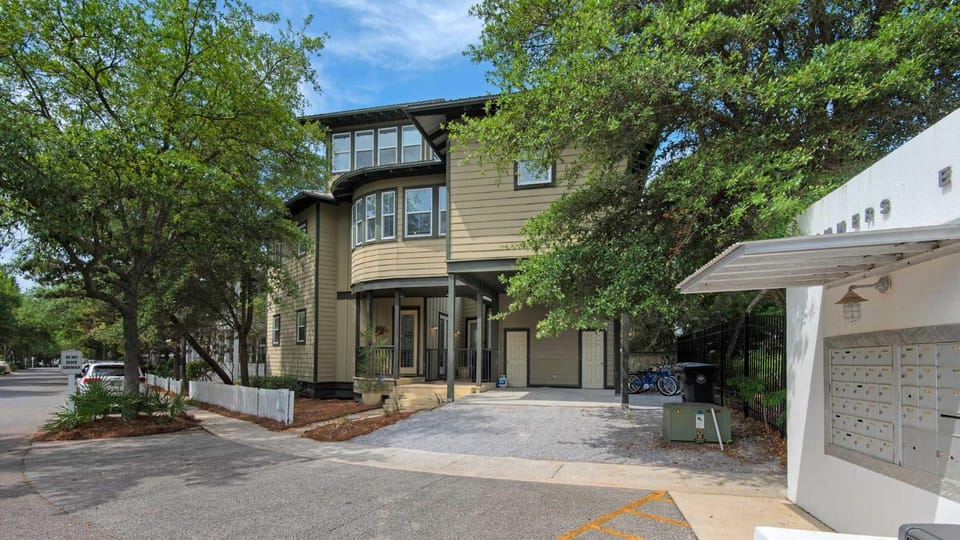 139 N Ryan St House in South Walton County