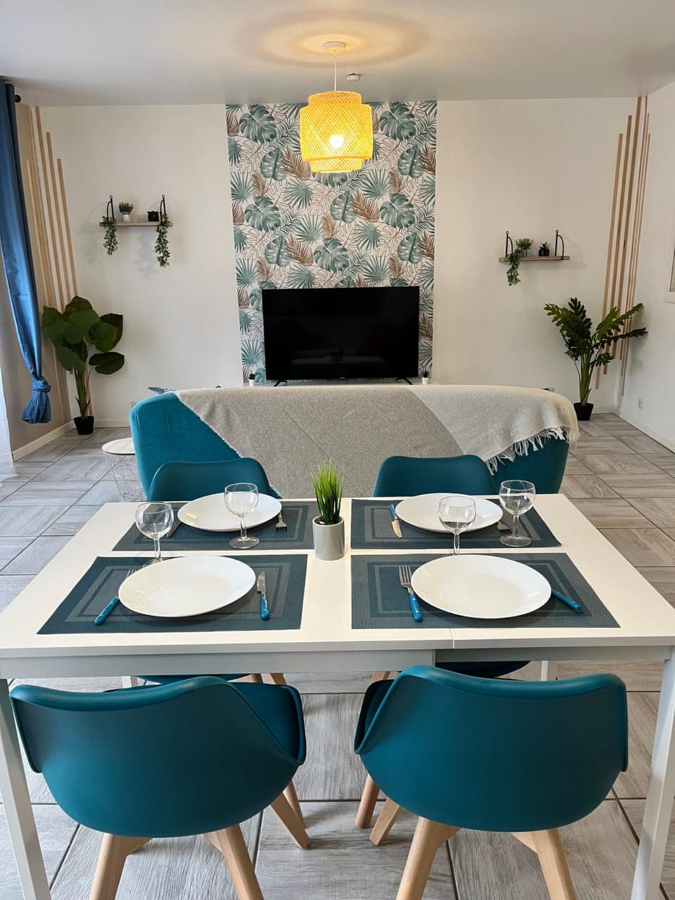 Living room, Dining area