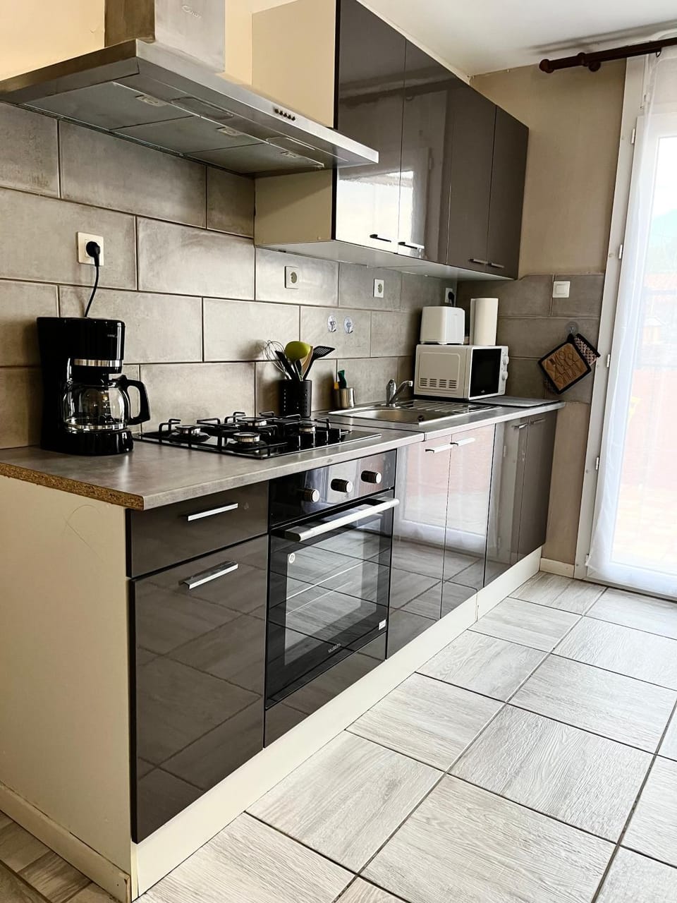 Kitchen or kitchenette, stove