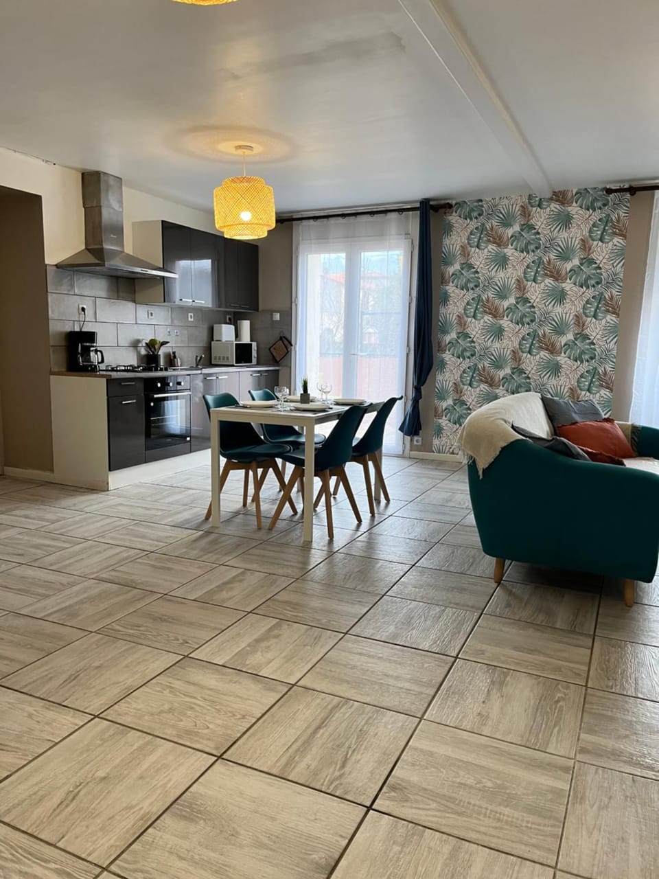 Kitchen or kitchenette, Seating area