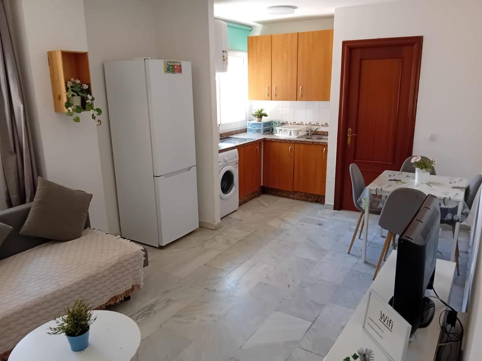 Kitchen or kitchenette, Living room, Seating area, Dining area, pet friendly, washing machine