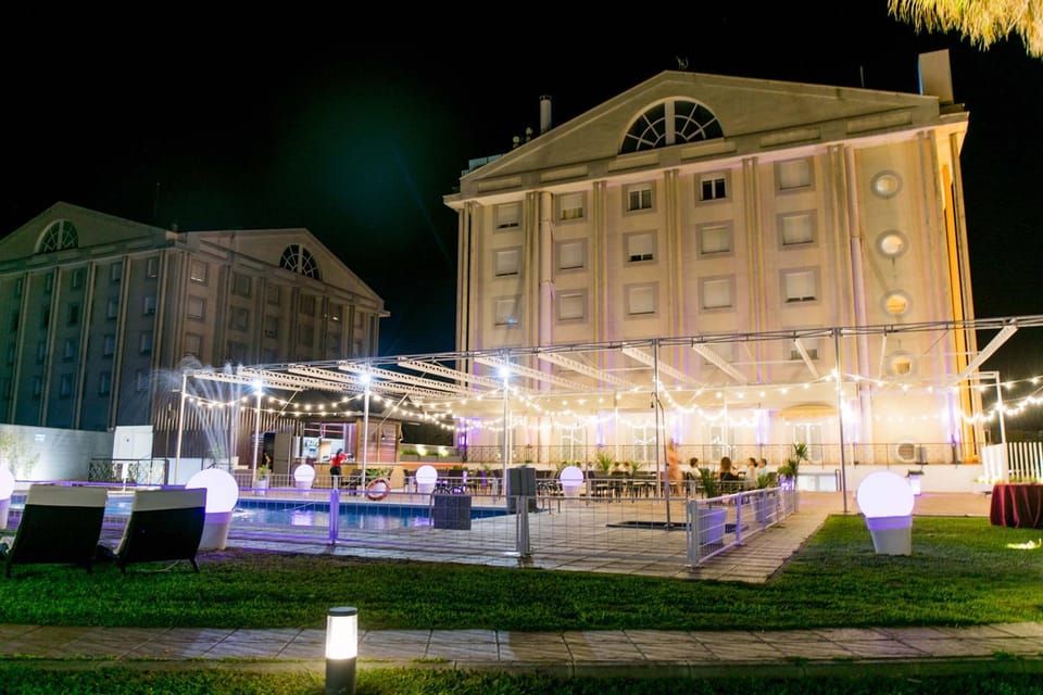 Property building, Garden, Swimming pool, Swimming pool