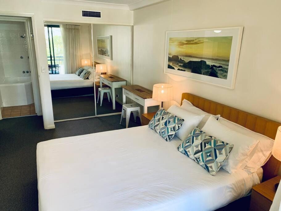 Gold Coast Calypso Resort, Coolangatta Beach Apartment in Tweed Heads