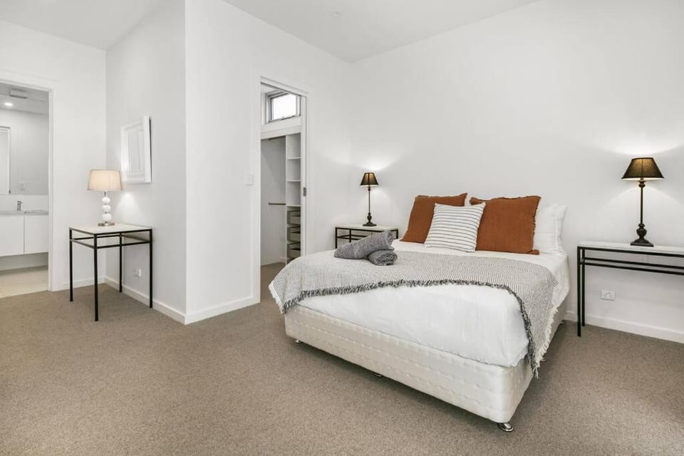Strangeways Stays -Slps 10 4 Bdrm Oceanview House in Port Elliot