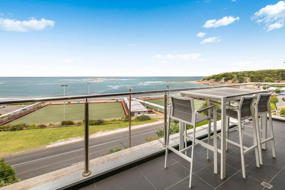 Strangeways Stays -Slps 10 4 Bdrm Oceanview House in Port Elliot