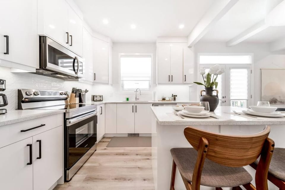 Kitchen or kitchenette, Dining area, dishwasher, minibar, oven, pet friendly, stove, toaster