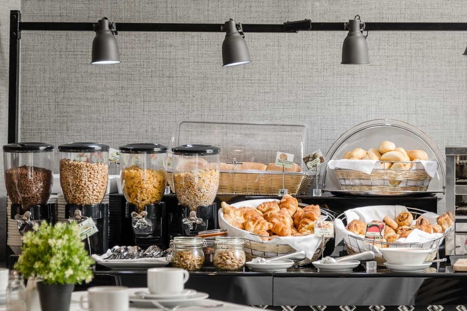 Area and facilities, Buffet breakfast