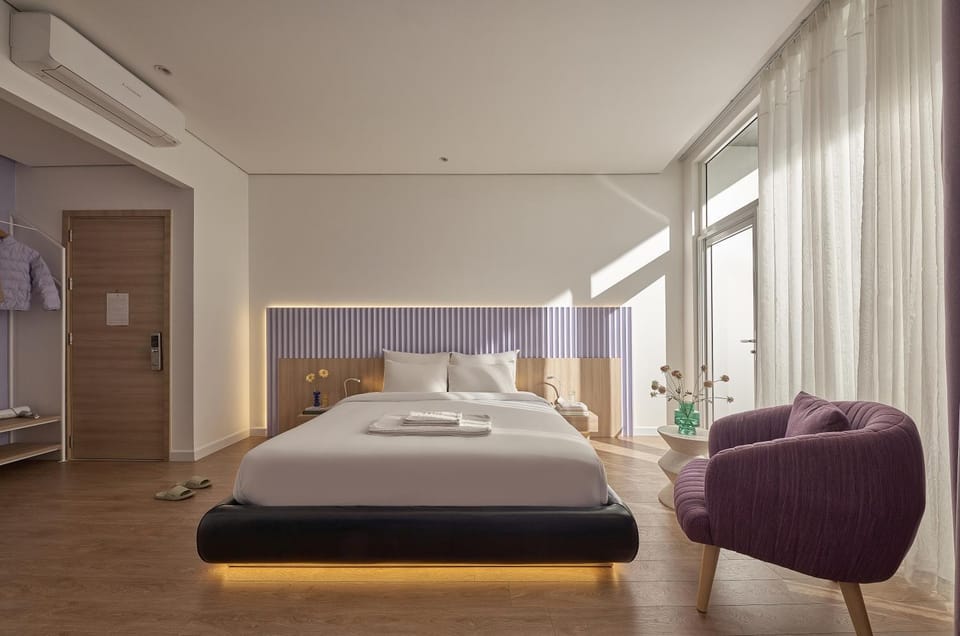 Bed, Bedroom, air conditioner