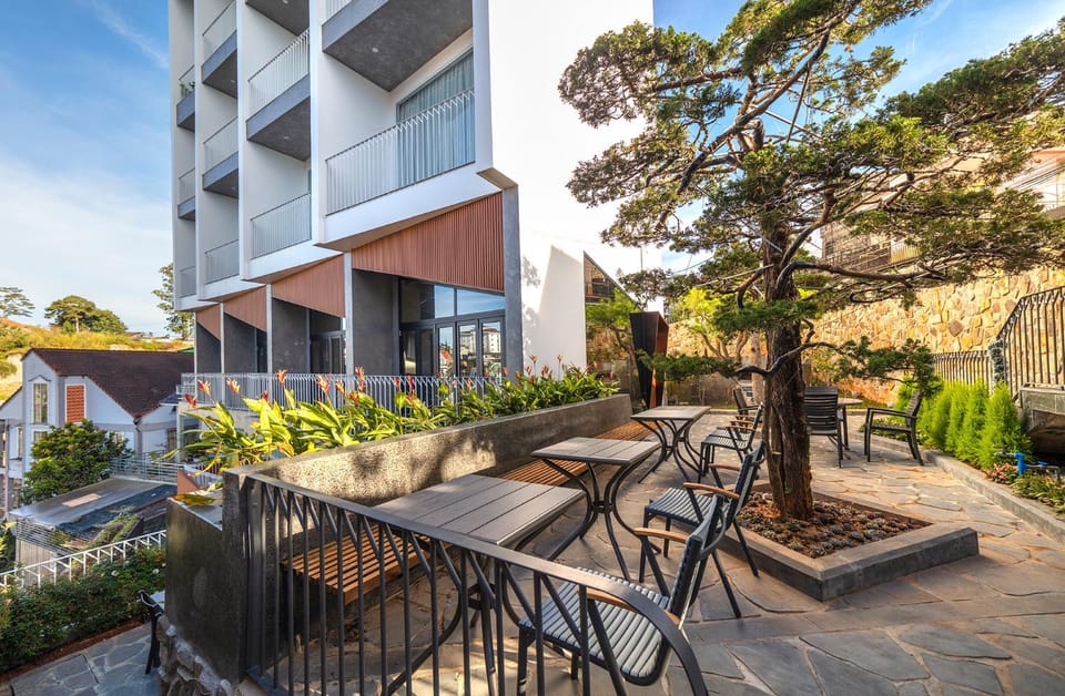 Property building, Day, Garden, Garden view